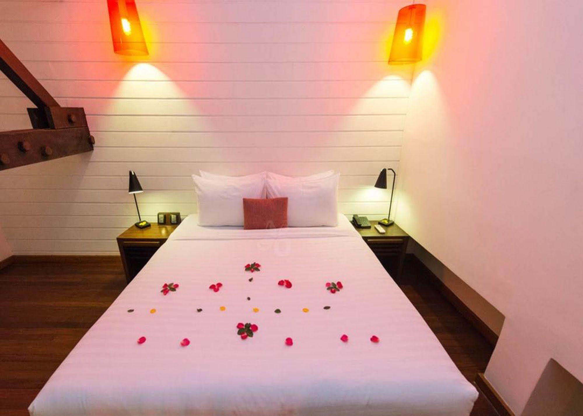 เดอะ ลอฟต์ โฮเต็ล ดาวน์ทาวน์ ย่างกุ้ง Hotel ภายนอก รูปภาพ